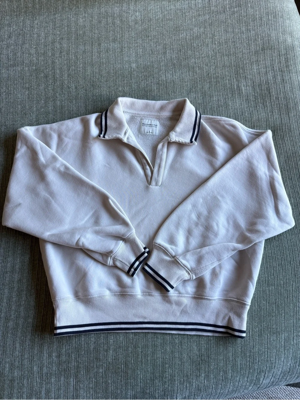 Women’s Abercrombie & Fitch Cream Collar Pullover